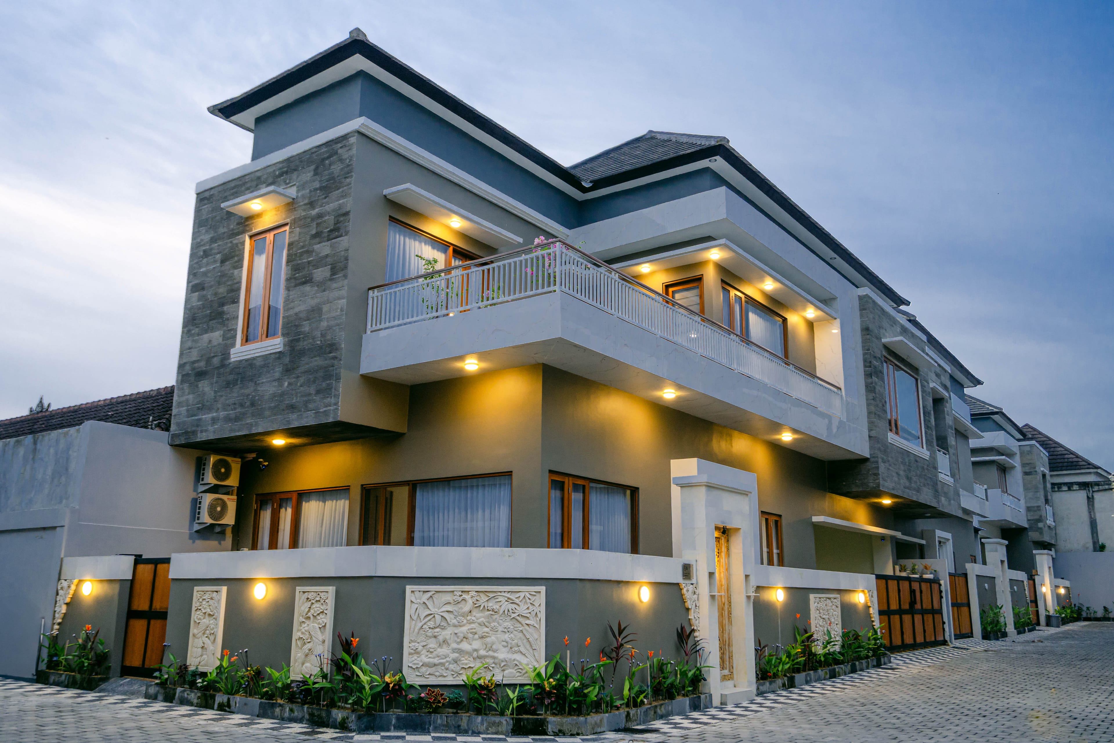House thumbnail 1