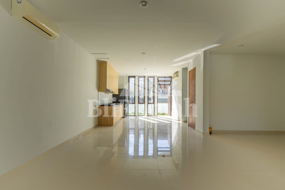 House thumbnail 4