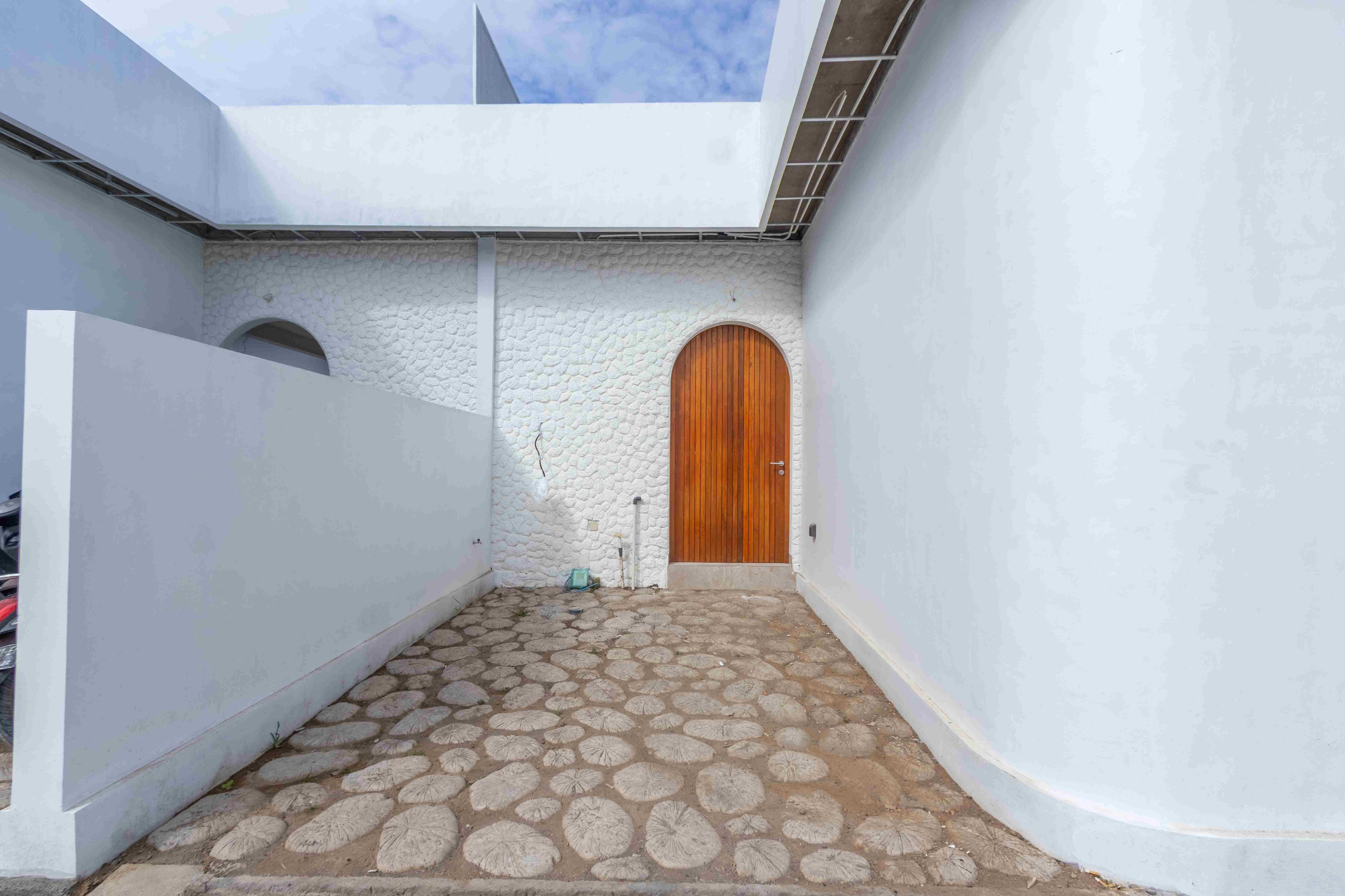 House thumbnail 2