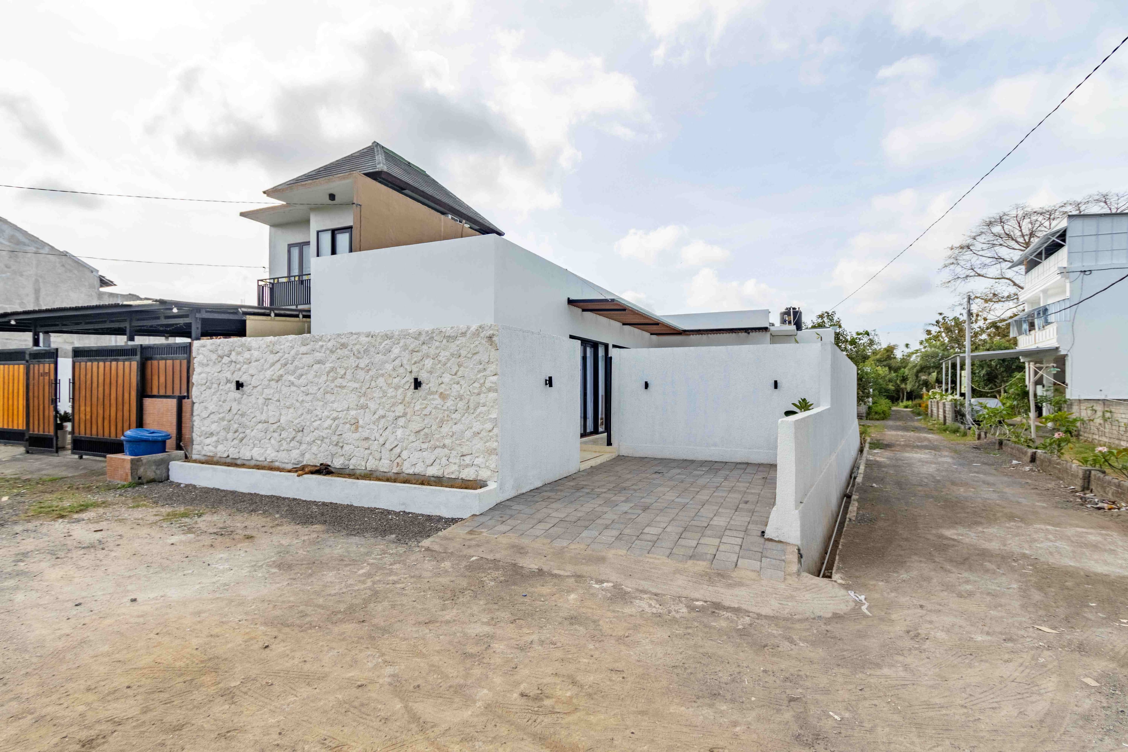 House thumbnail 2