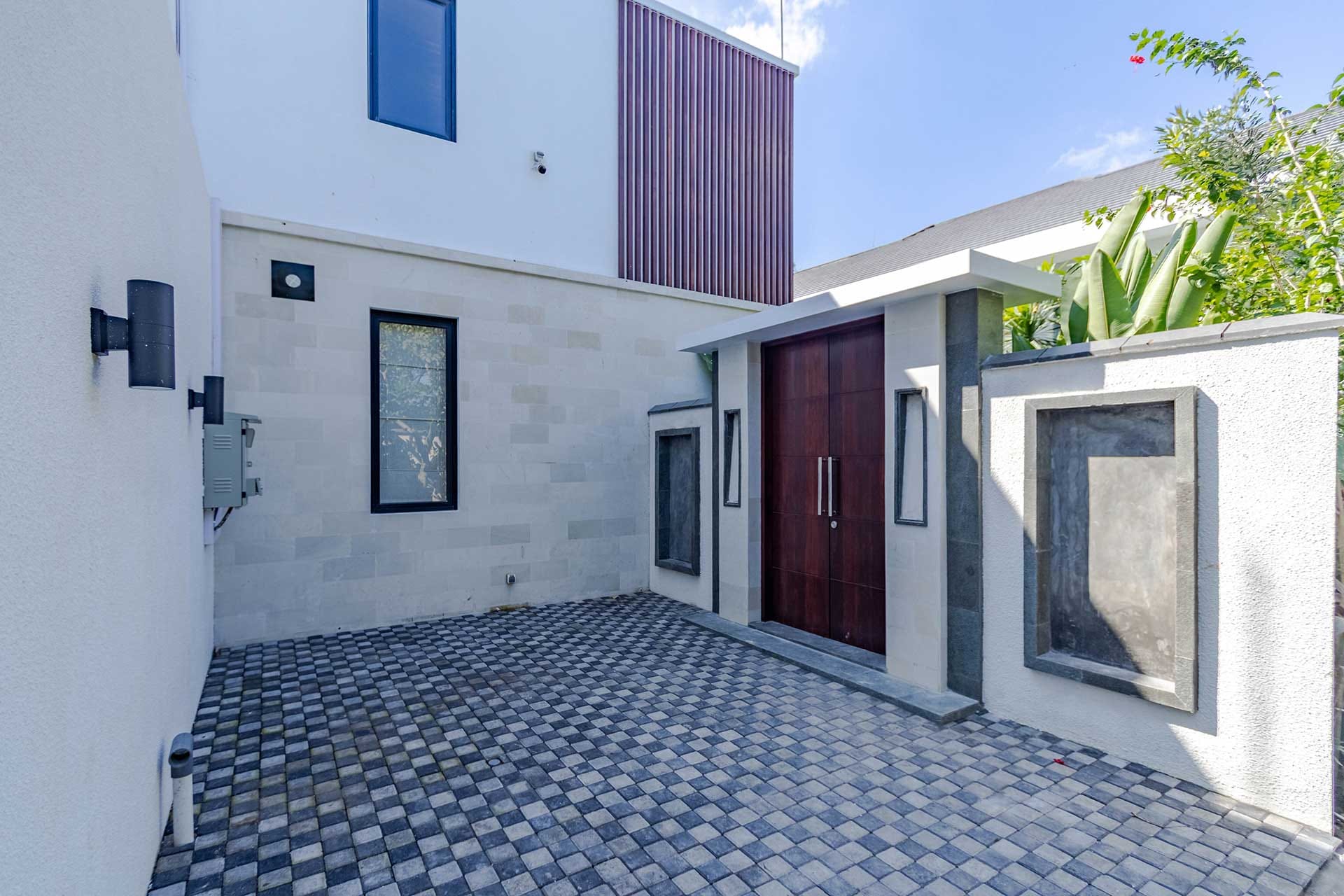 House thumbnail 2