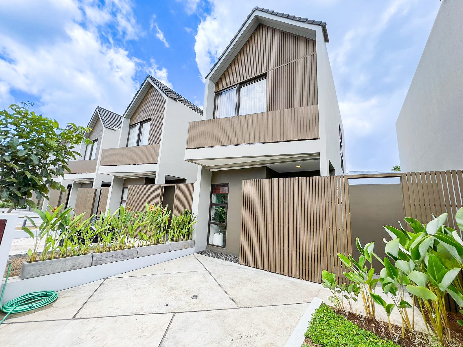 House thumbnail 1