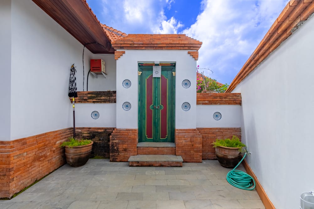 House thumbnail 2