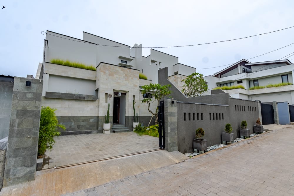 House thumbnail 2