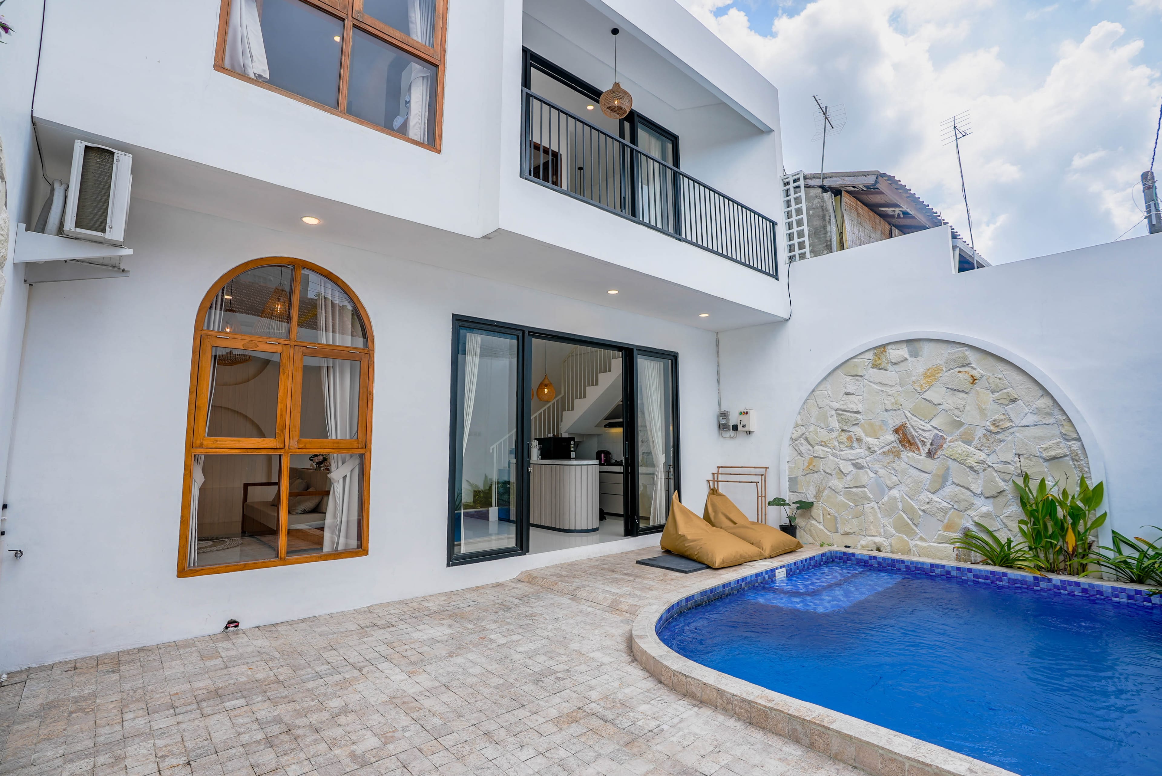 House thumbnail 2