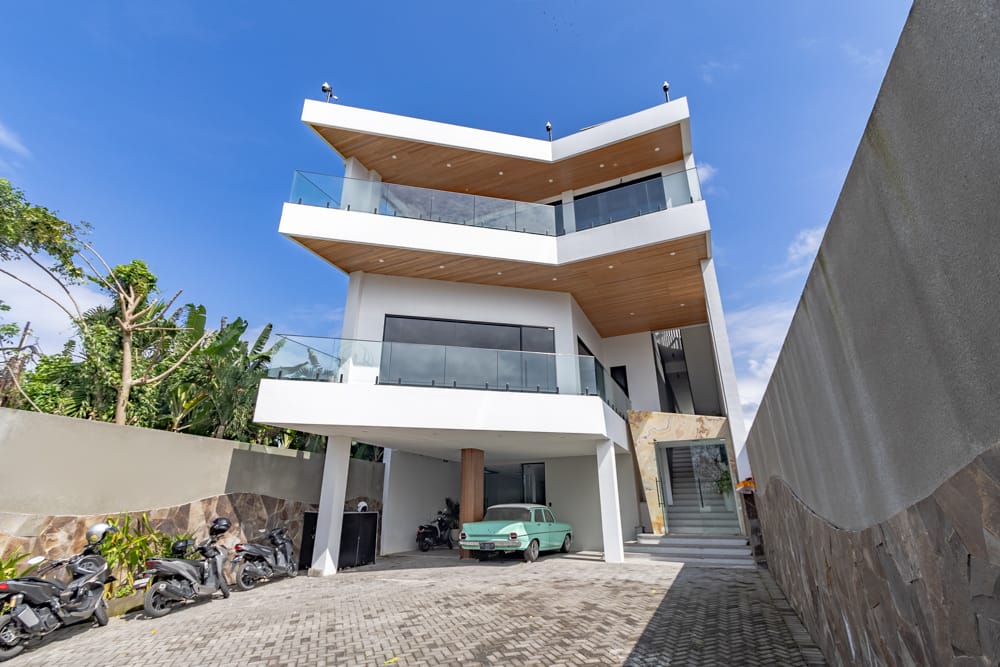 House thumbnail 3