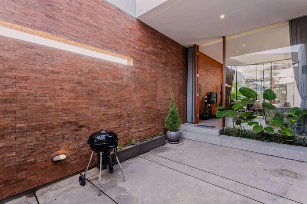 House thumbnail 2