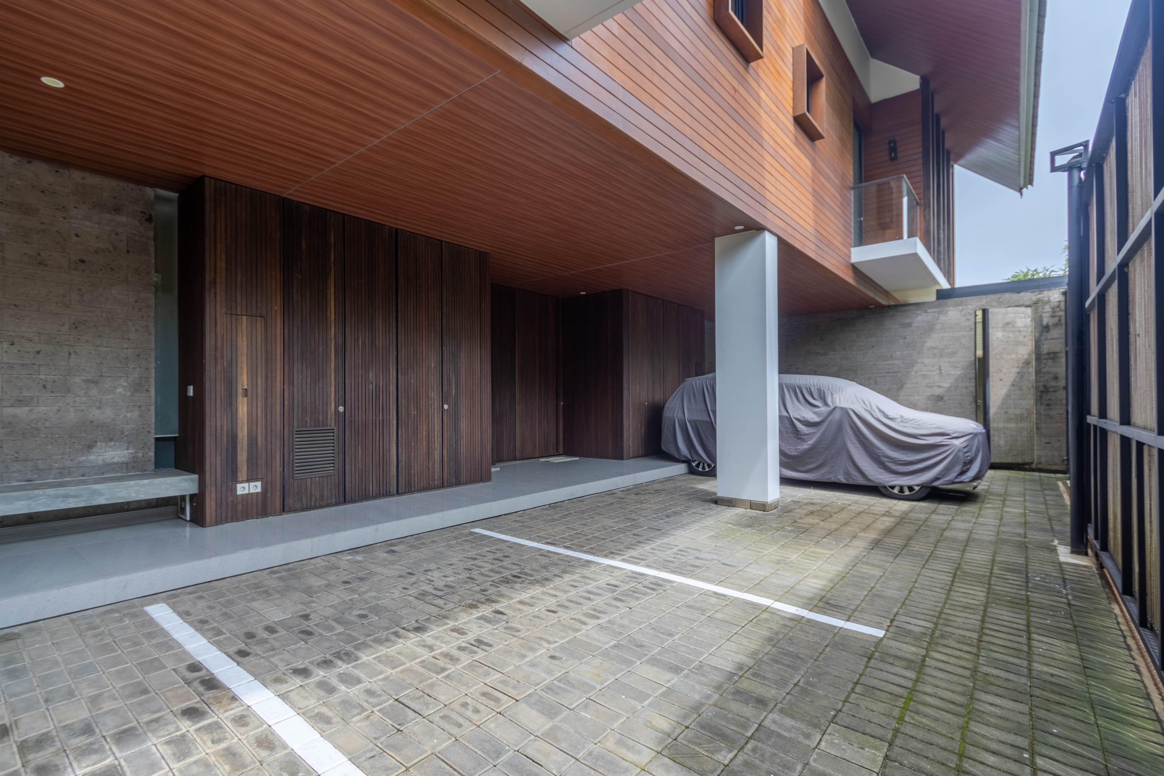 House thumbnail 2