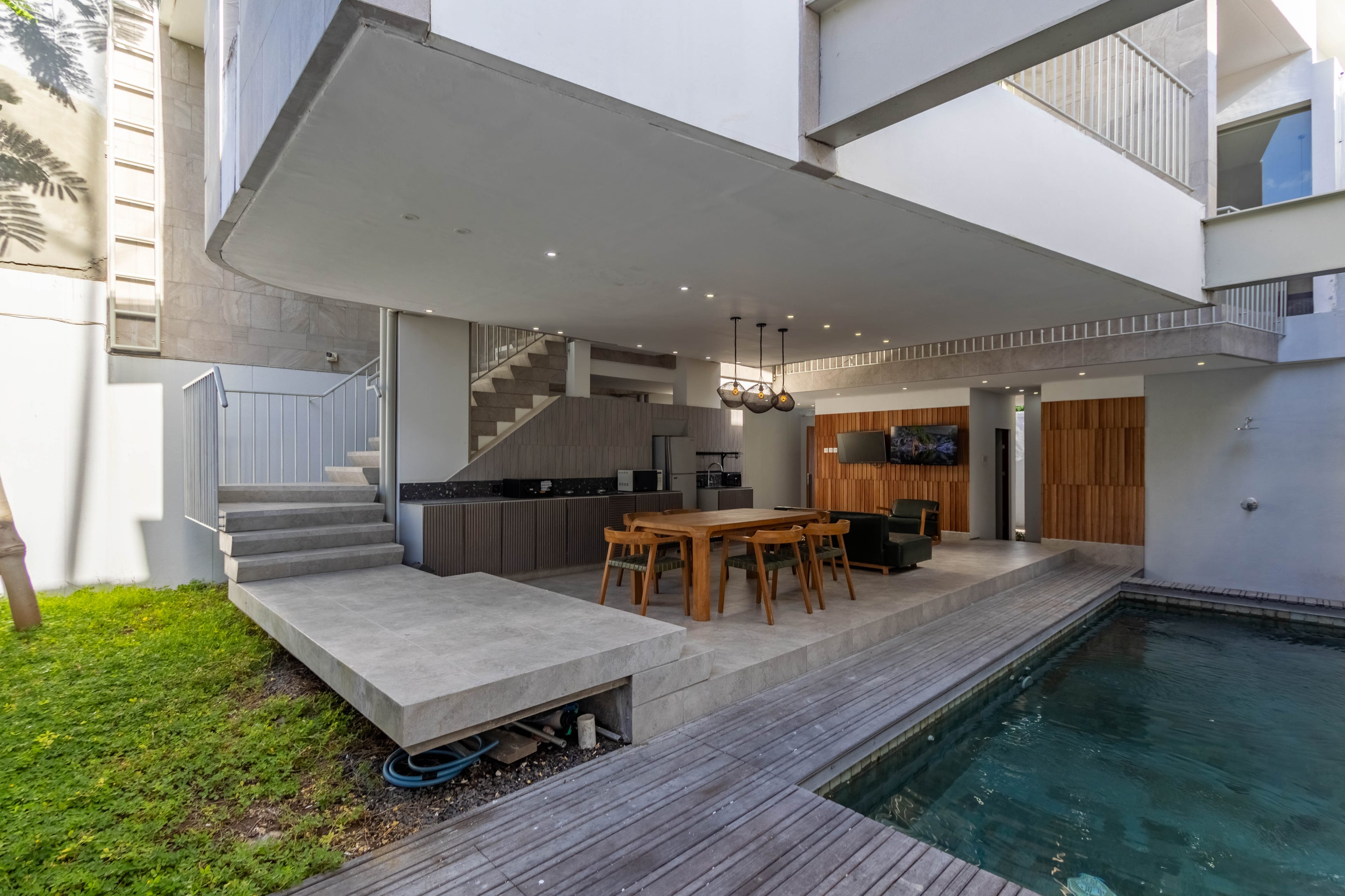 House thumbnail 1