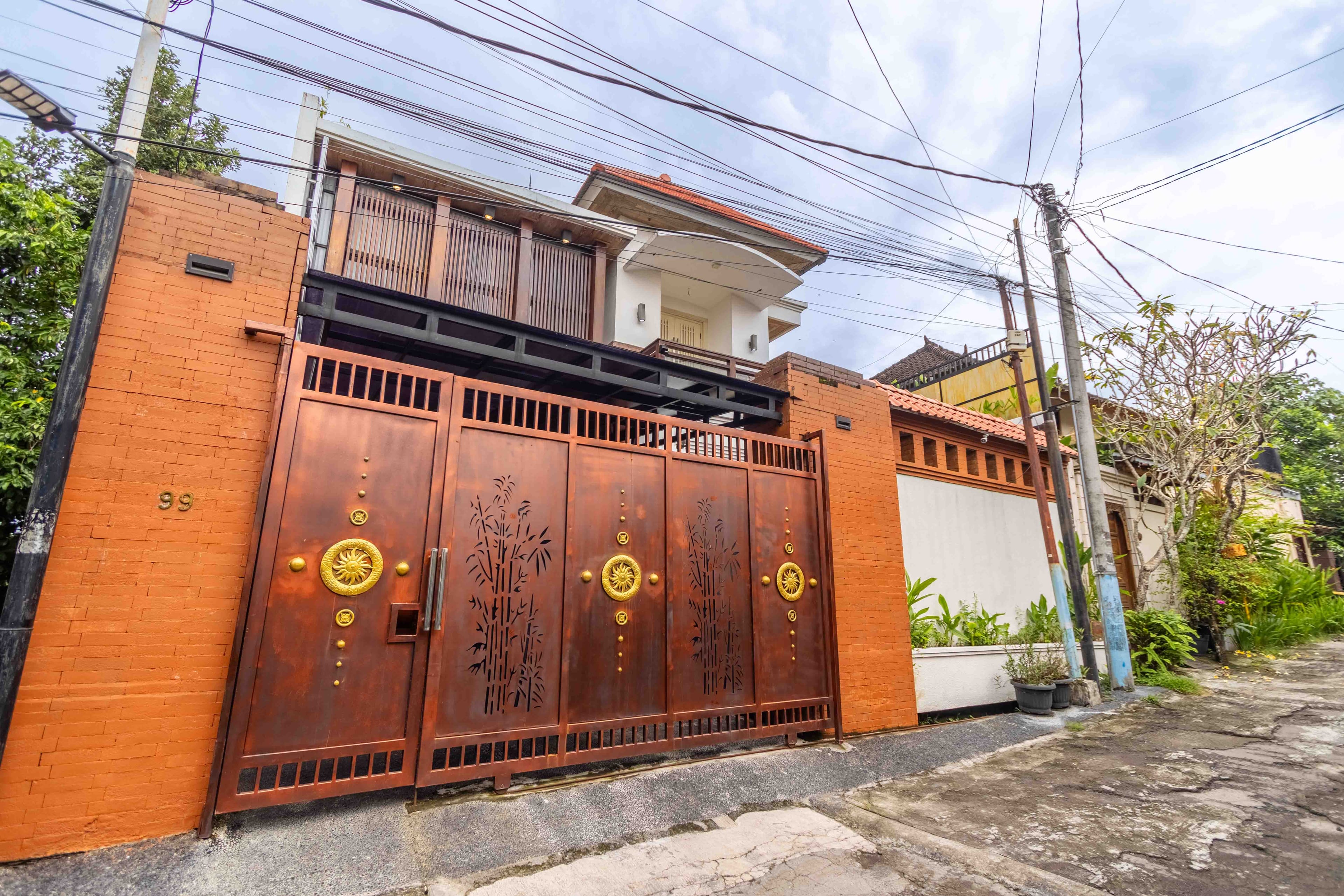 House thumbnail 2