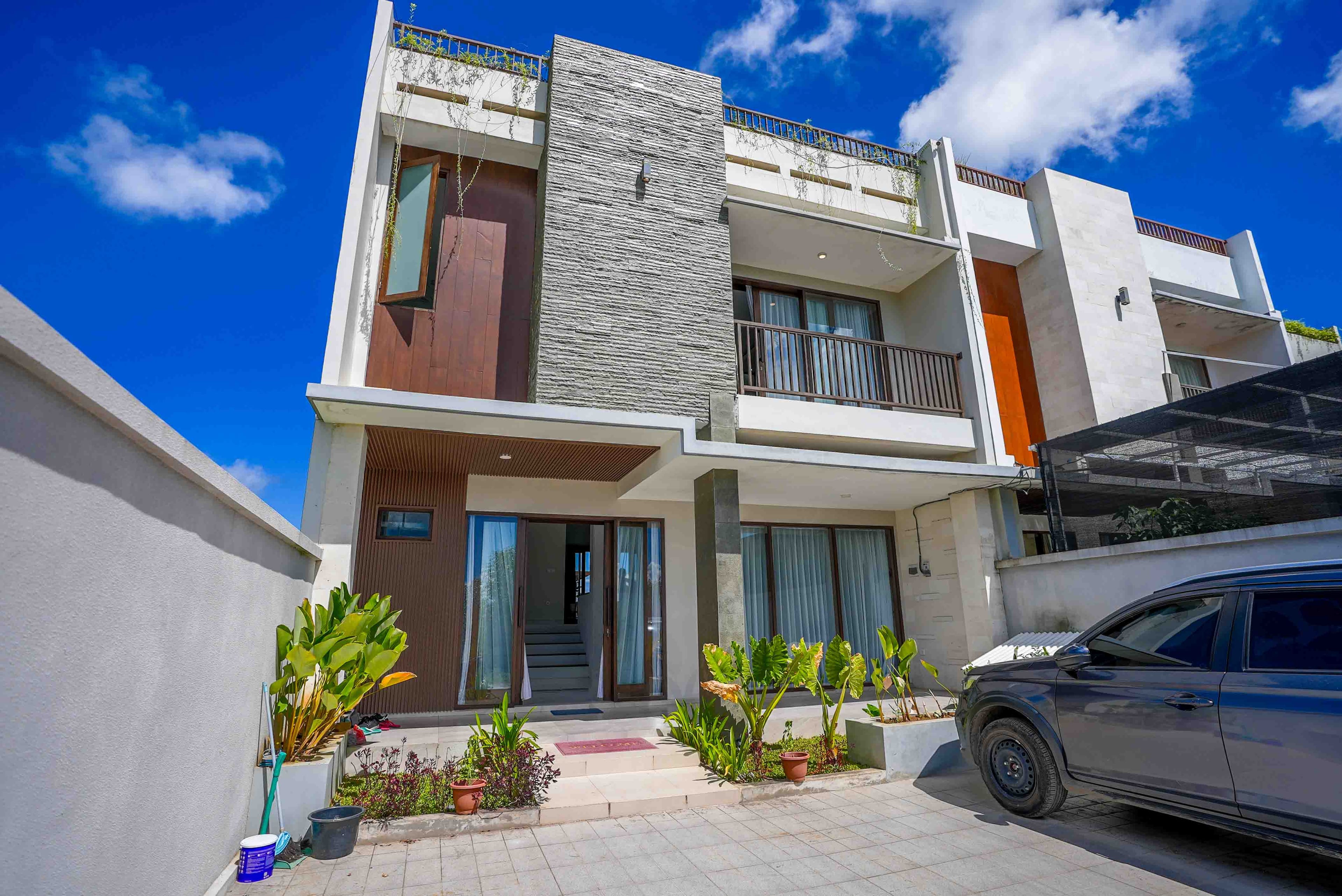 House thumbnail 1