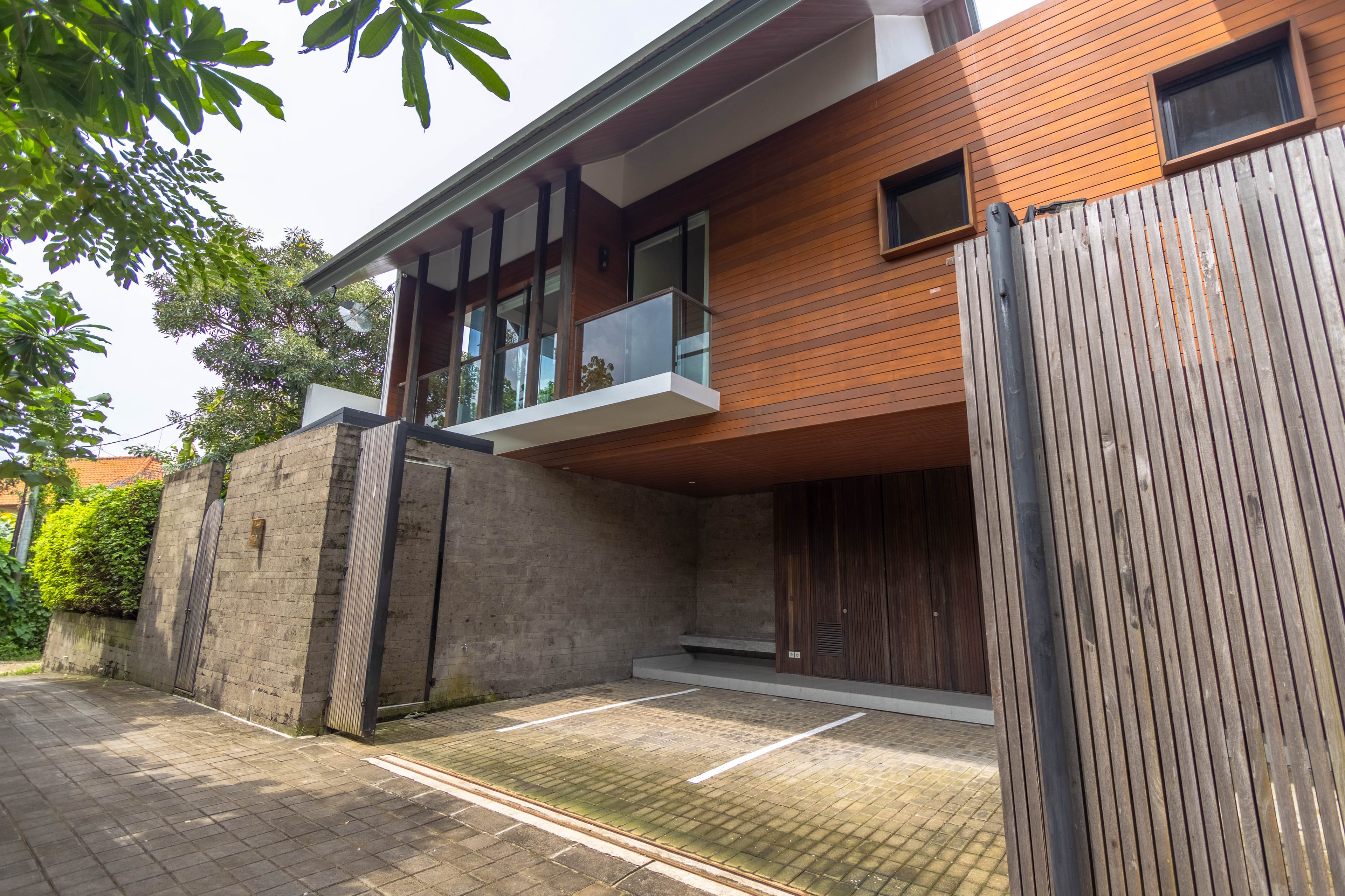 House thumbnail 1
