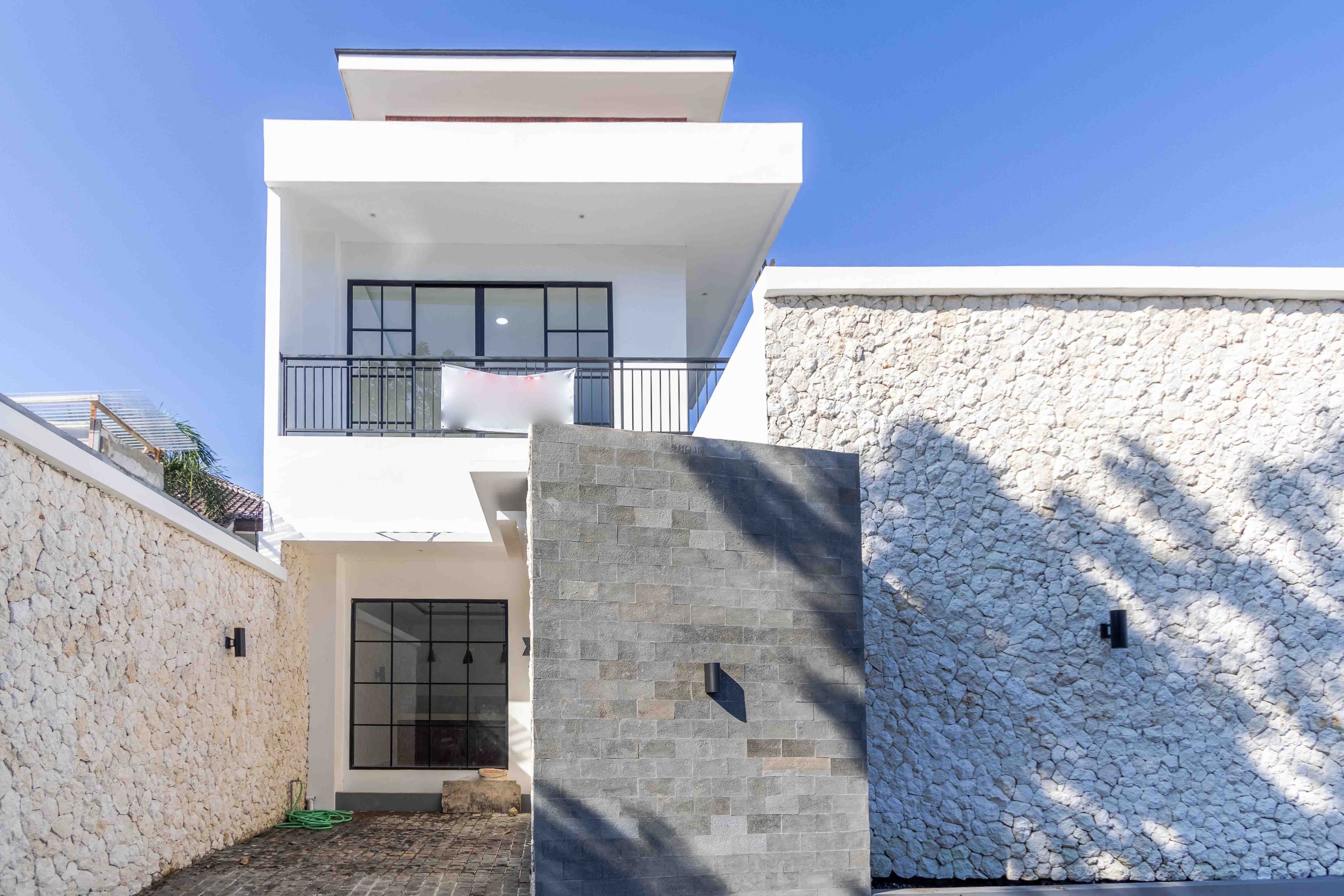 House thumbnail 1