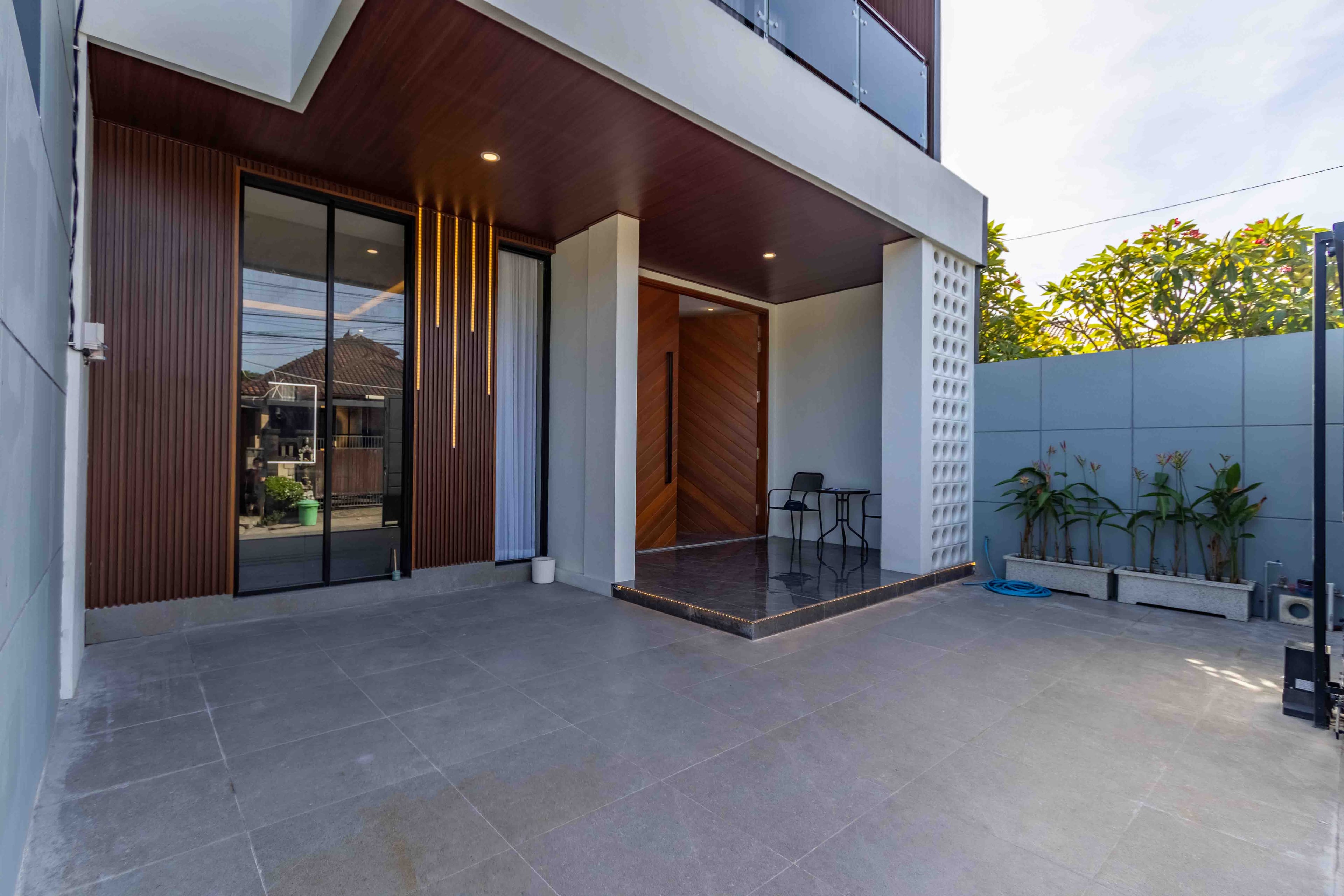 House thumbnail 2