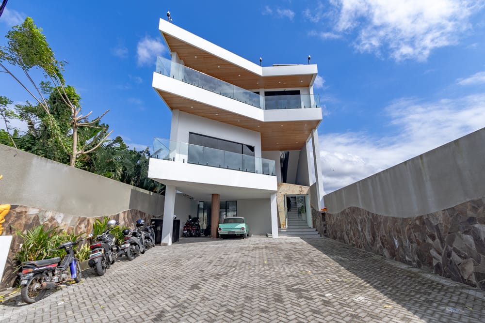 House thumbnail 2